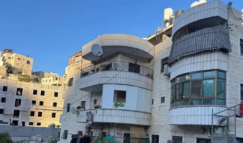 الاحتلال يهدم عمارة سكنية تضم 13 شقة في واد قدوم بسلوان جنوب الأقصى